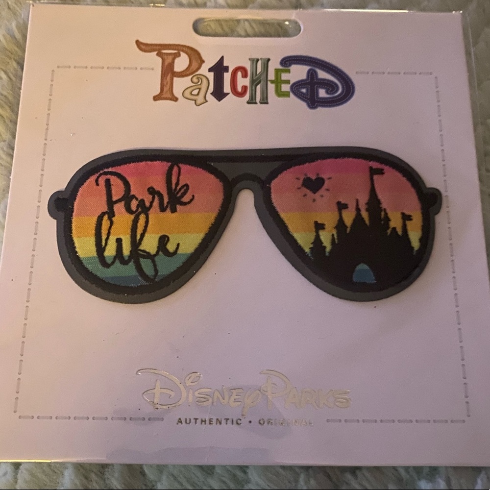 Disney world patch “park life” sunglasses NWT